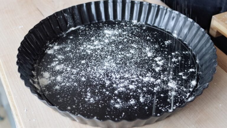 oil and flour the pie dish