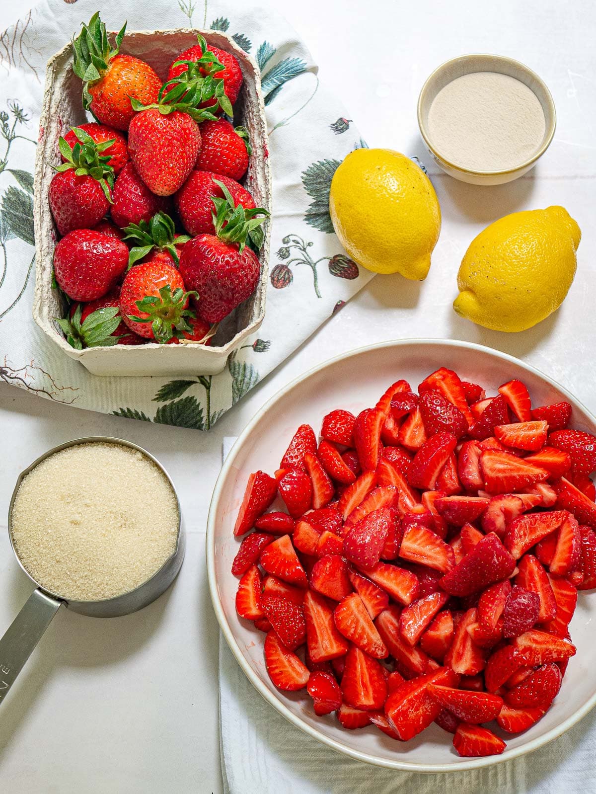 ingredients for strawberry jam