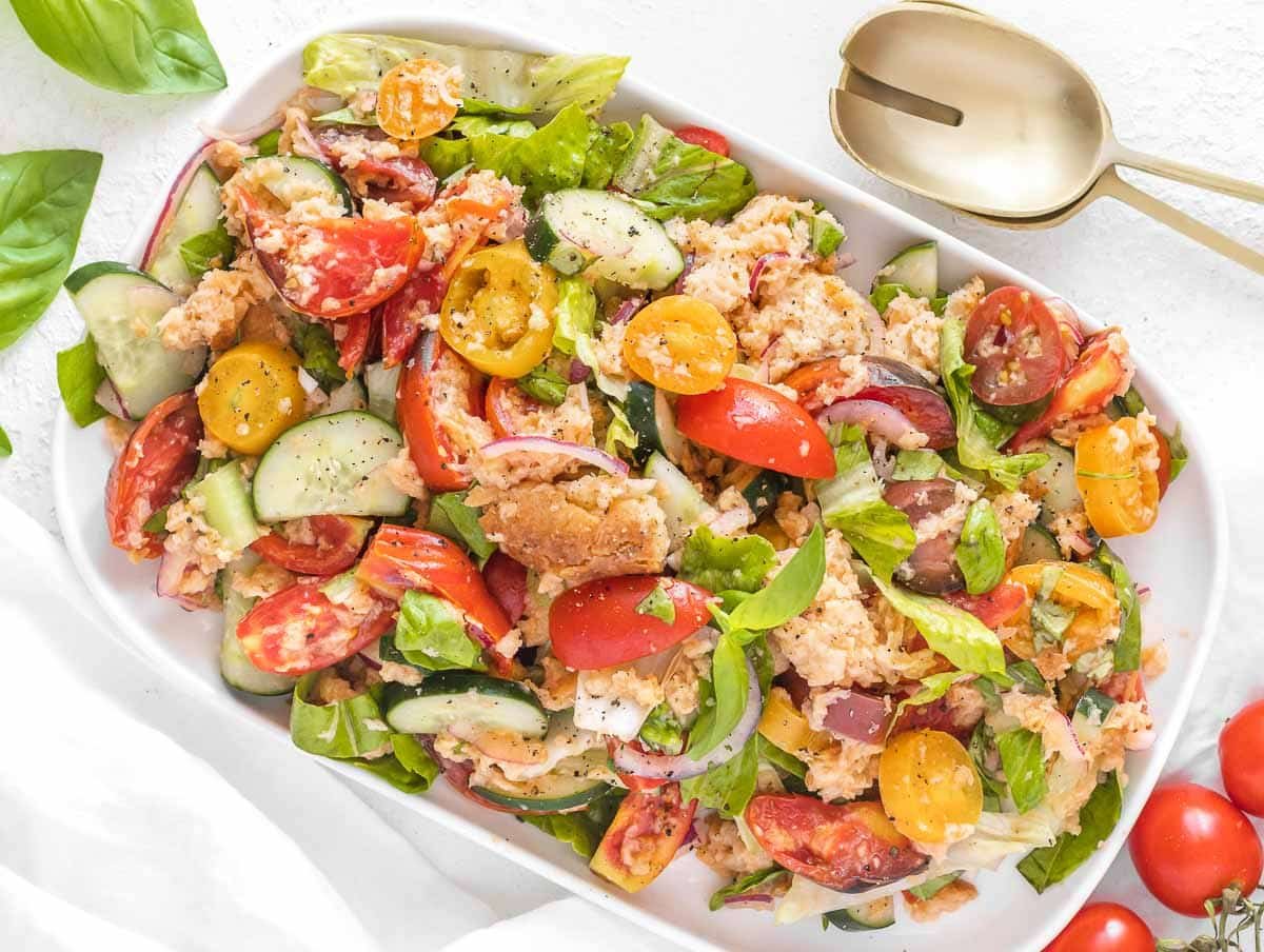 panzanella salad with lettuce