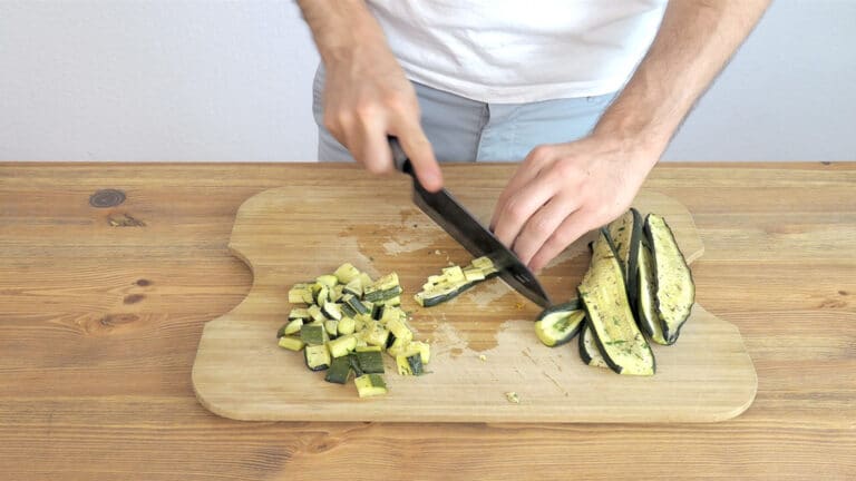 Cutting the zucchini in dice