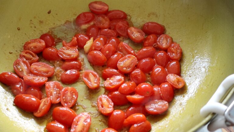 Pasta al pomodoro preparation step-3