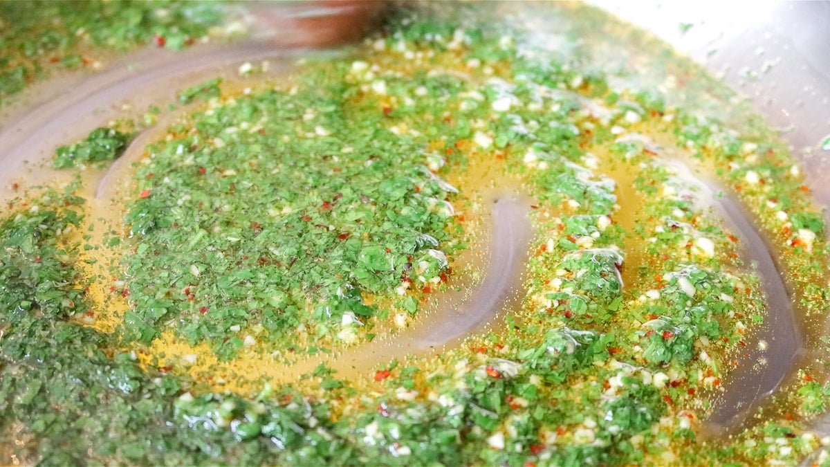 adding the parsley to the aglio e olio