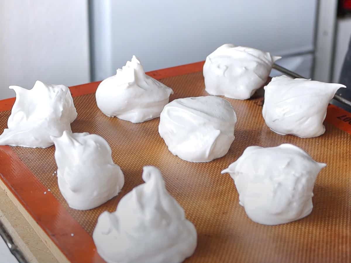 shaping meringues with a spoon