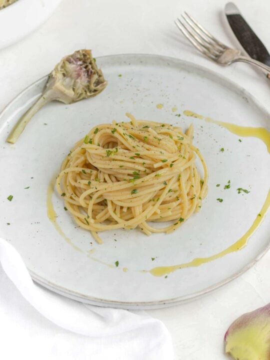 Spaghetti aglio, olio and artichoke water