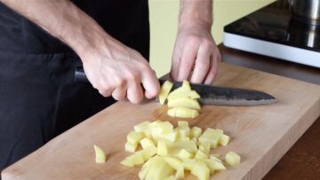patate pelate e tagliate a dadini