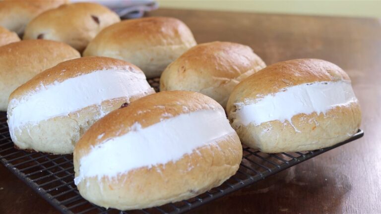buns filled with cream