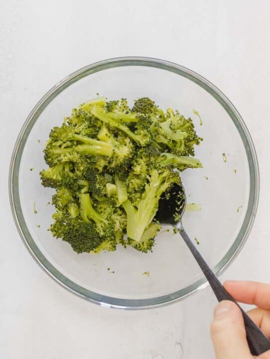 broccoli conditi con olio sale e pepe