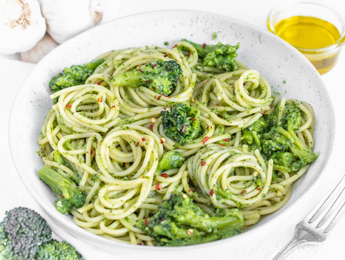 garlic and oil pasta with broccoli