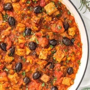 Tofu cacciatore with olives and herbs
