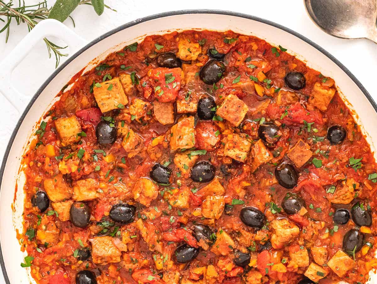 Tofu cacciatore in a skillet