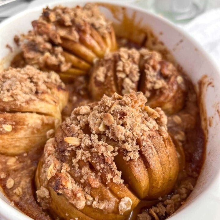 hasselback baked apples with cinnamon