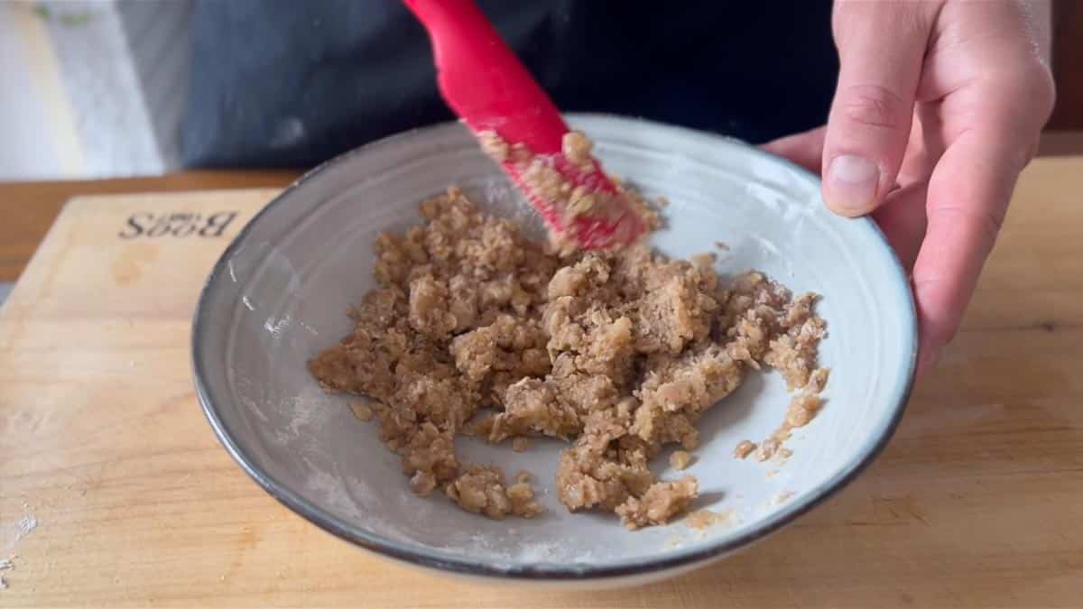 making the quick streusel