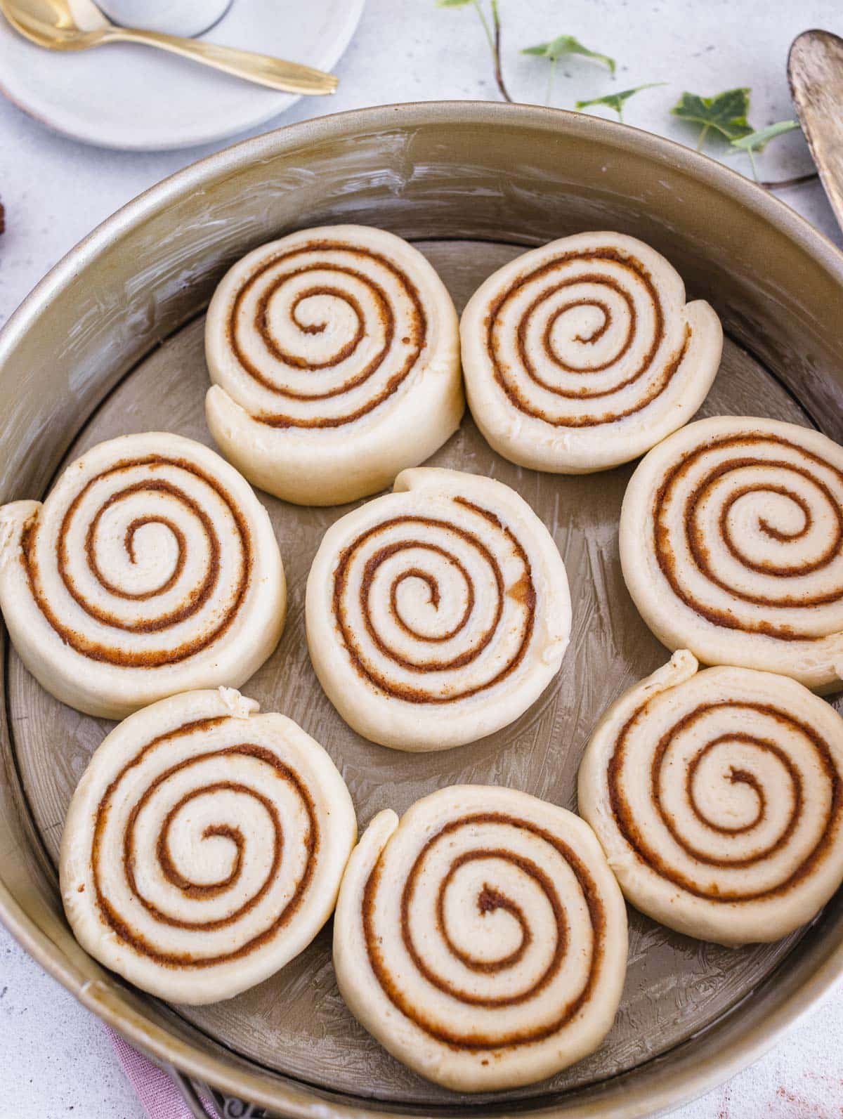 sugar-free cinnamon rolls in a round baking tray