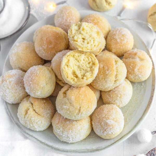 Italian Dough balls with sugar