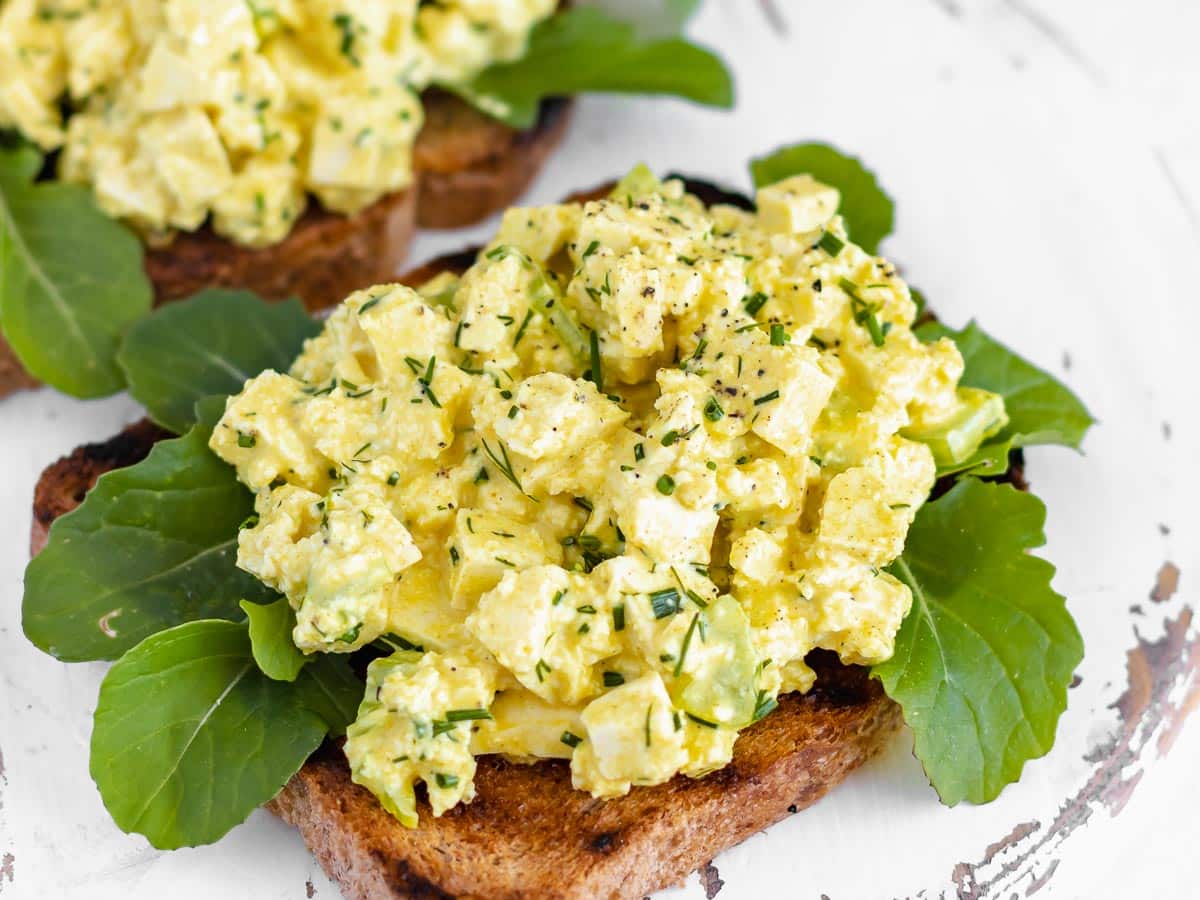 vegan egg salad on bread