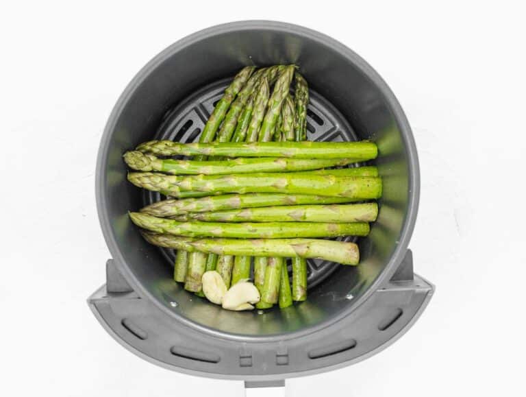 asparagus arranged in air fryer