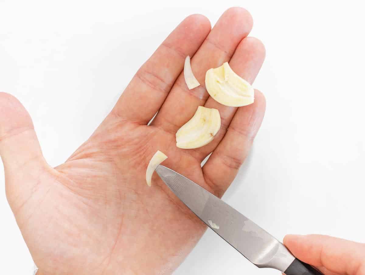 removing core of the garlic