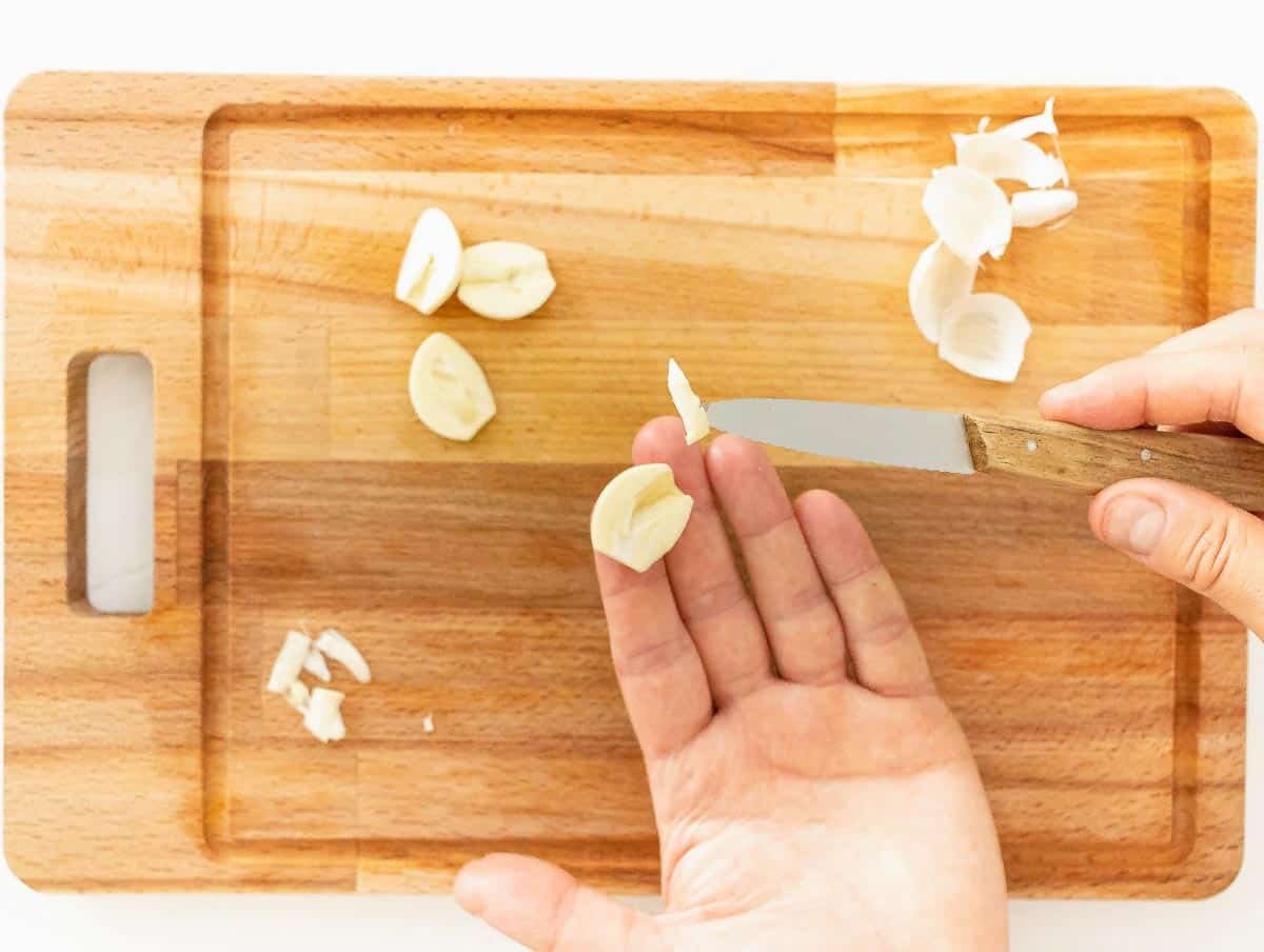 remove garlic core