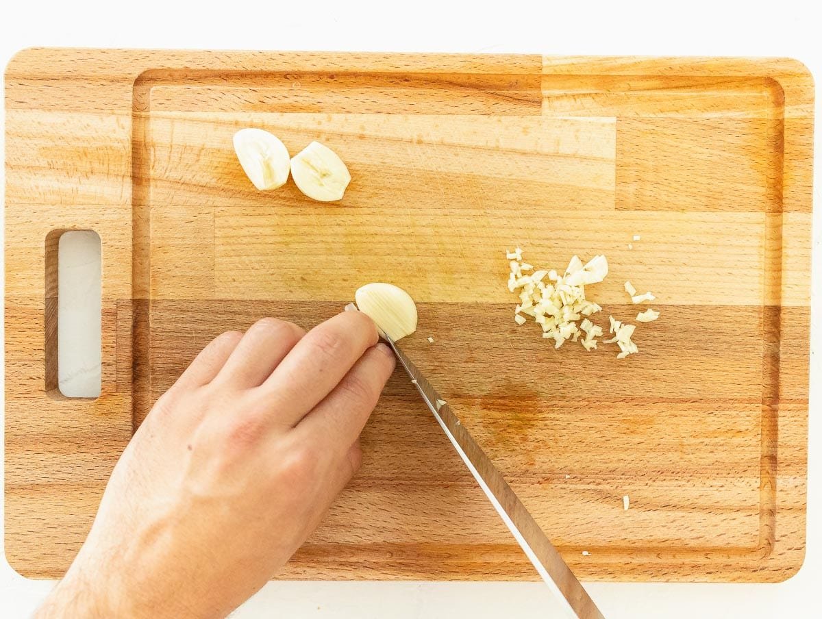 slicing the garlic on the long side