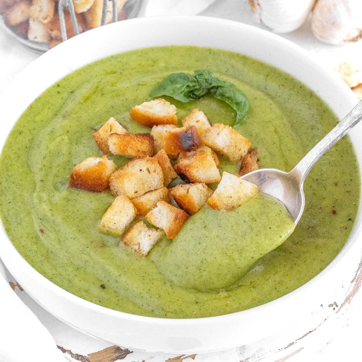 zucchini soup with croutons