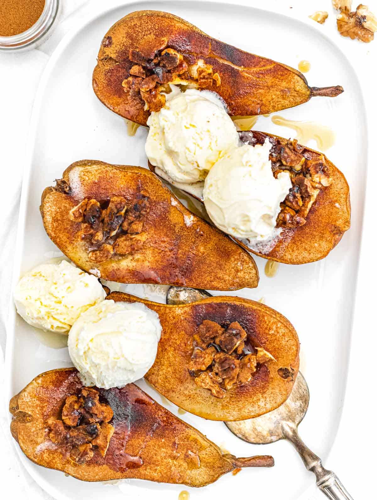baked pears with cinnamon and vanilla ice cream