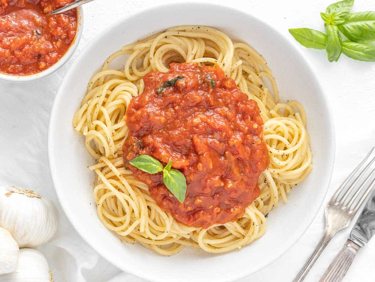 marinara sauce on spaghetti