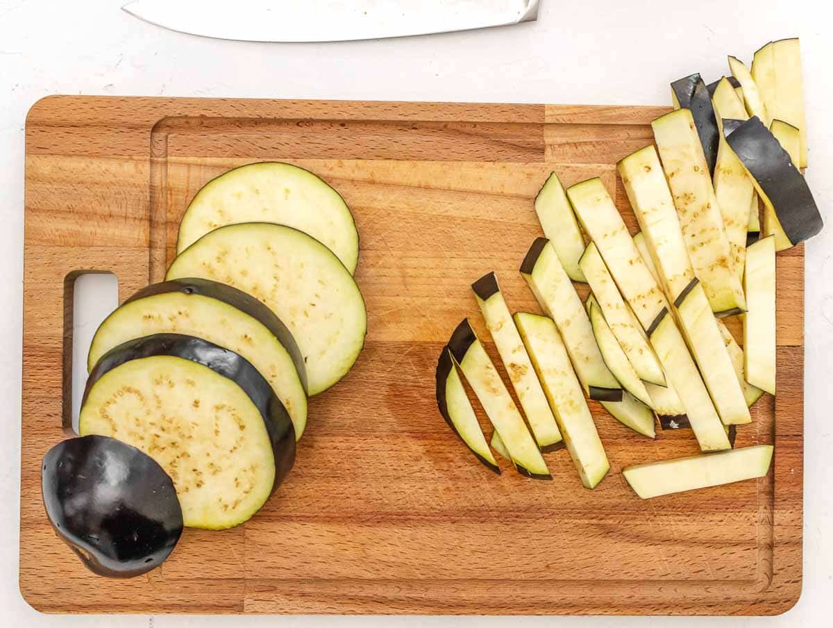 cutting the eggplant in slices