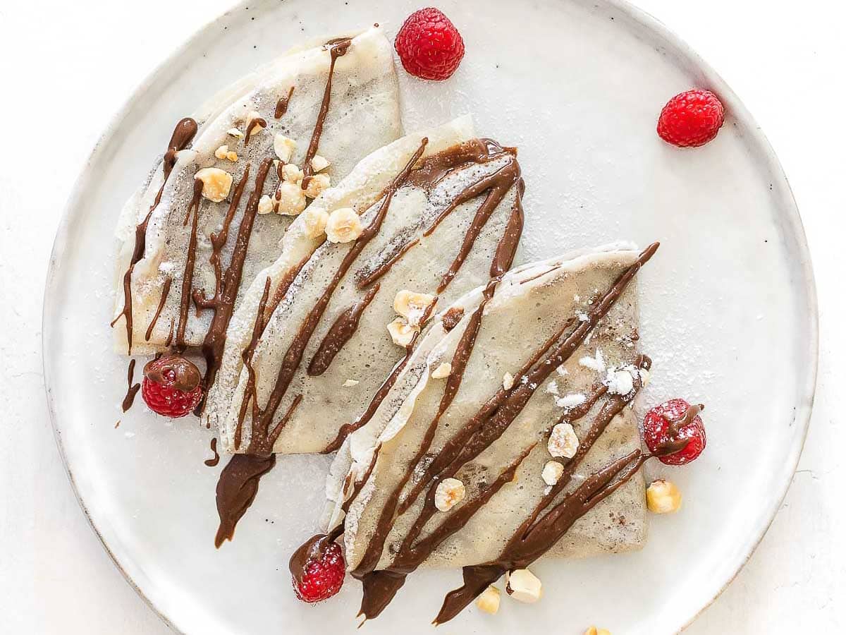 Vegan crepes with nutella