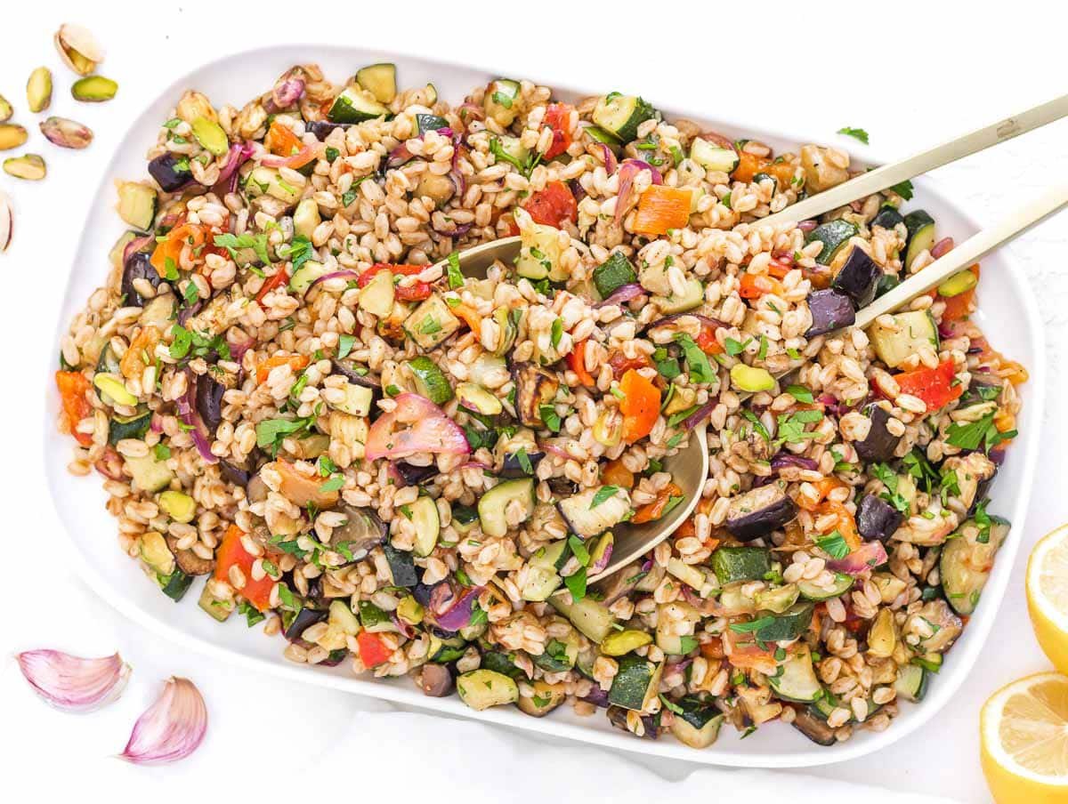 mediterranean farro salad