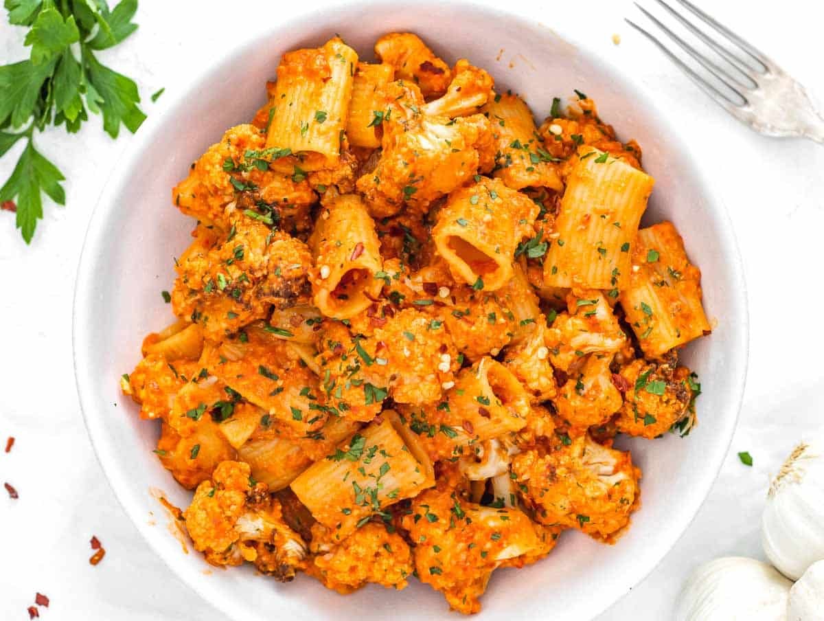 red pepper pasta with roasted cauliflower