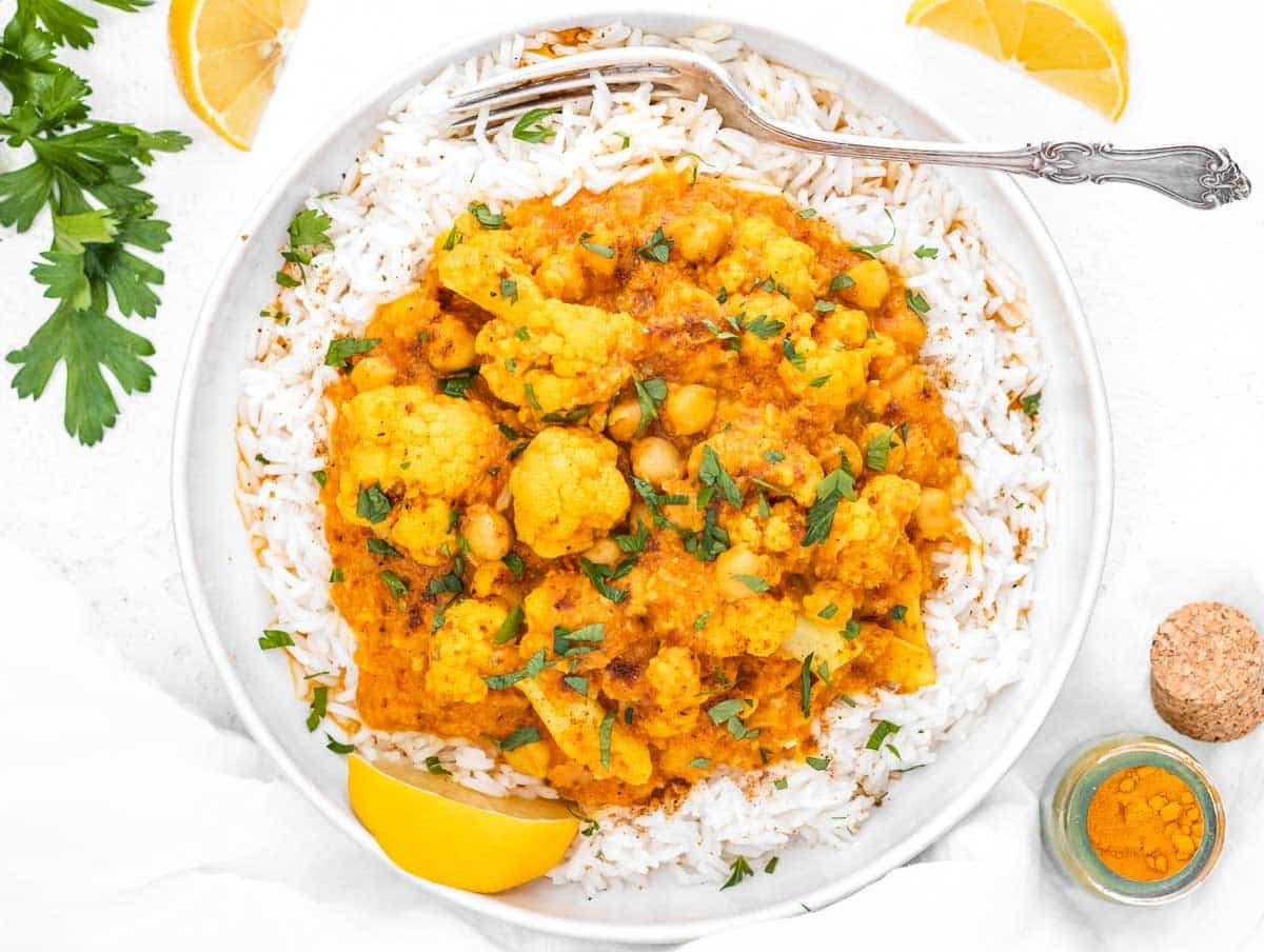 cauliflower curry with chickpeas