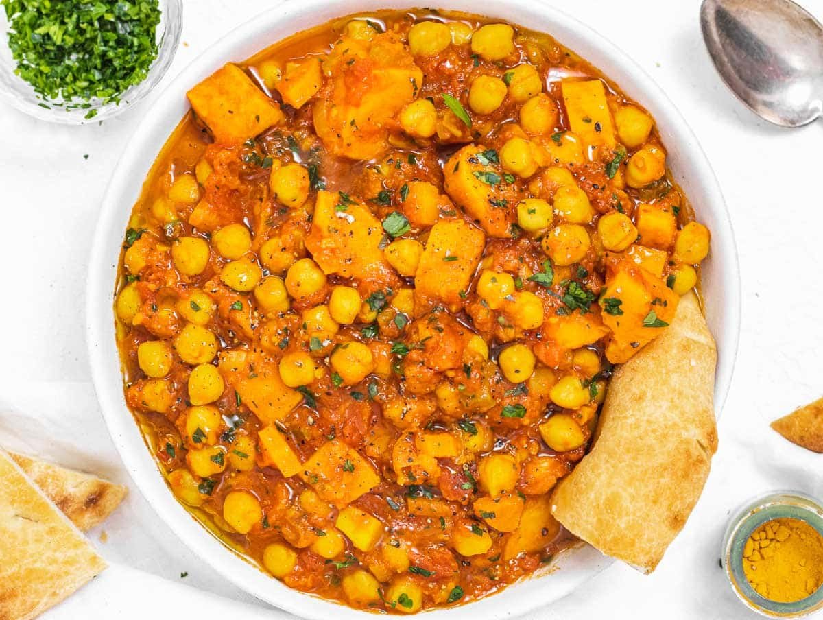 Chickpea Stew with pita bread