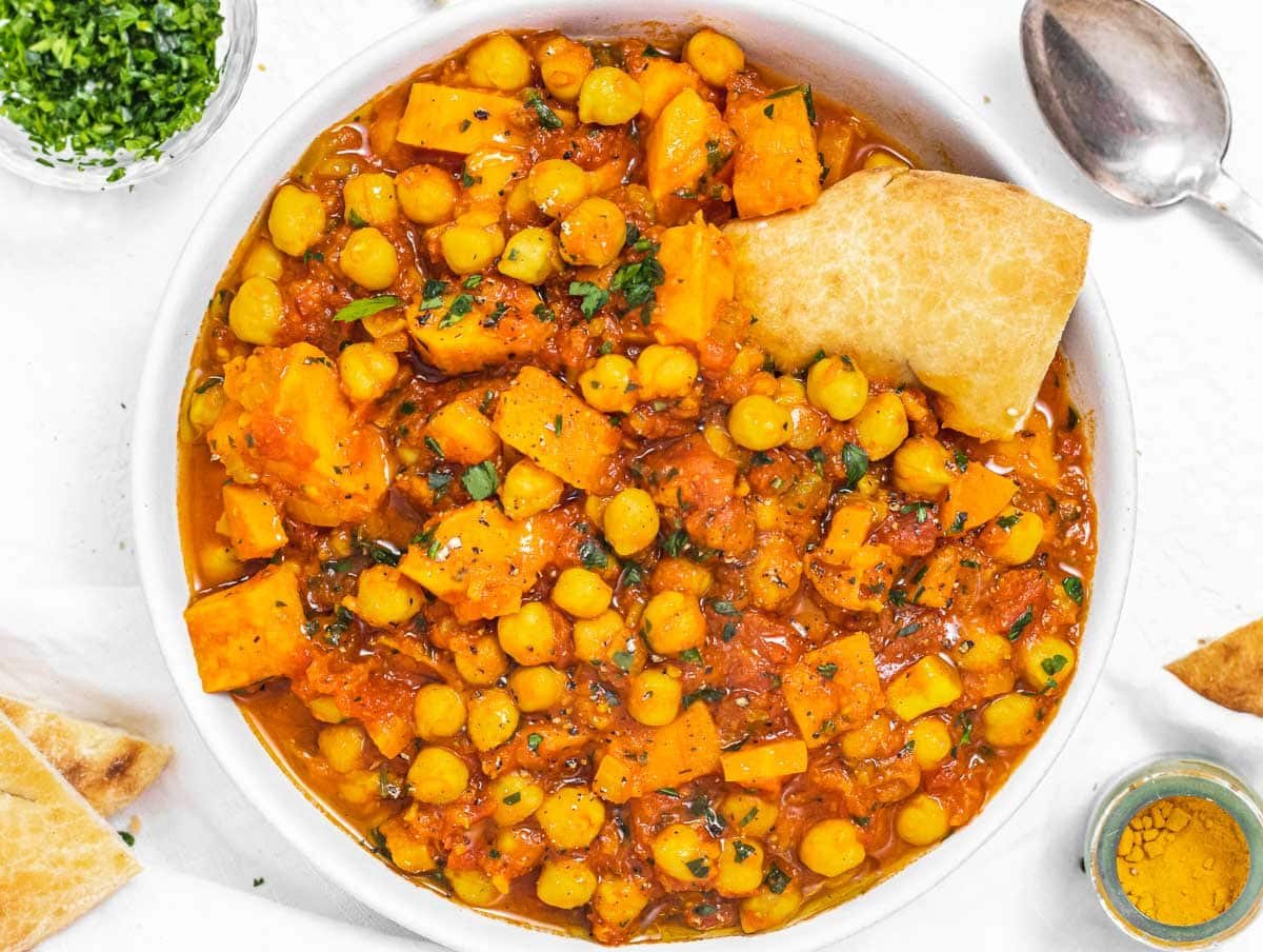 Chickpea Stew with pita bread