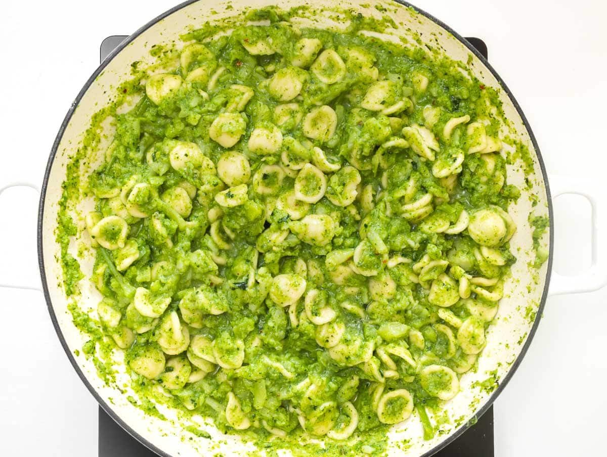 broccoli pasta in dutch oven