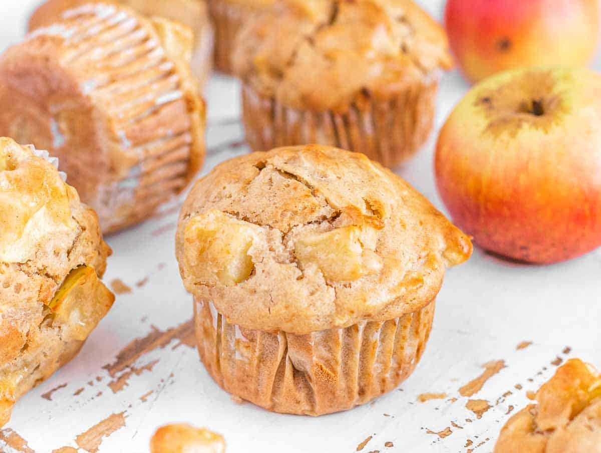 apple muffin and apple 