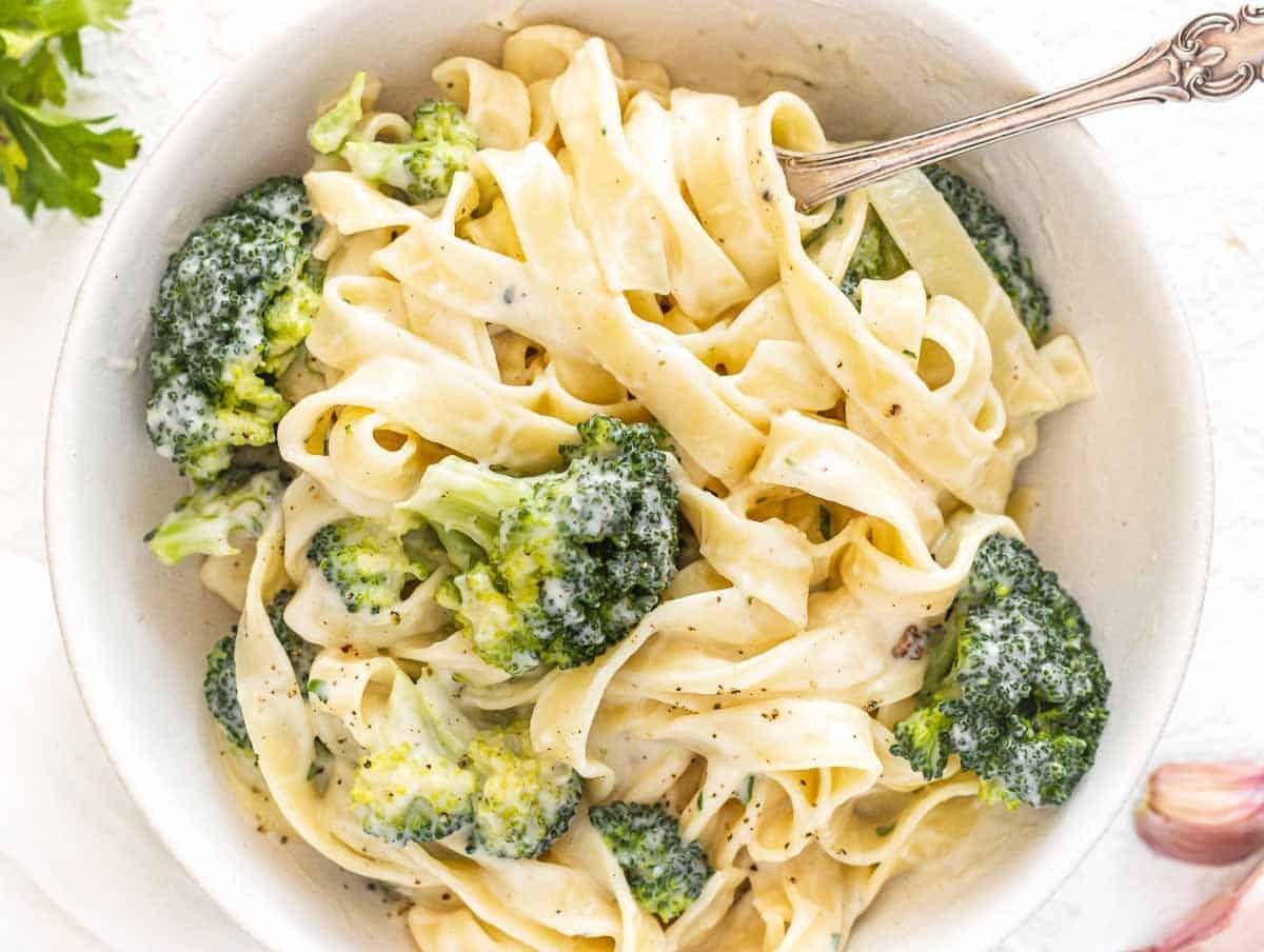 Cauliflower Alfredo with broccoli