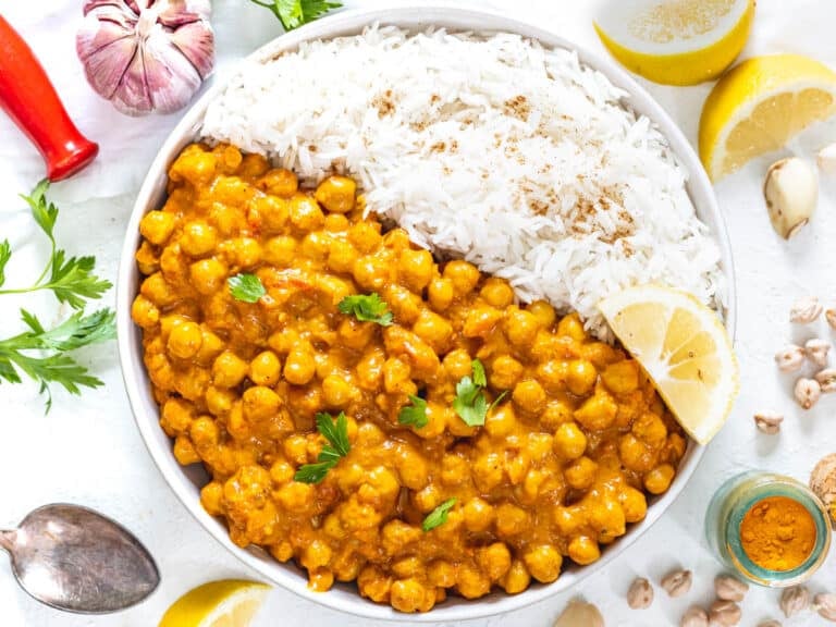 Chickpea Curry with white rice and cilantro
