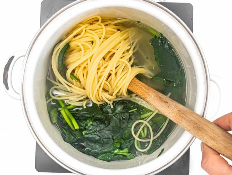 spinach and pasta boiling