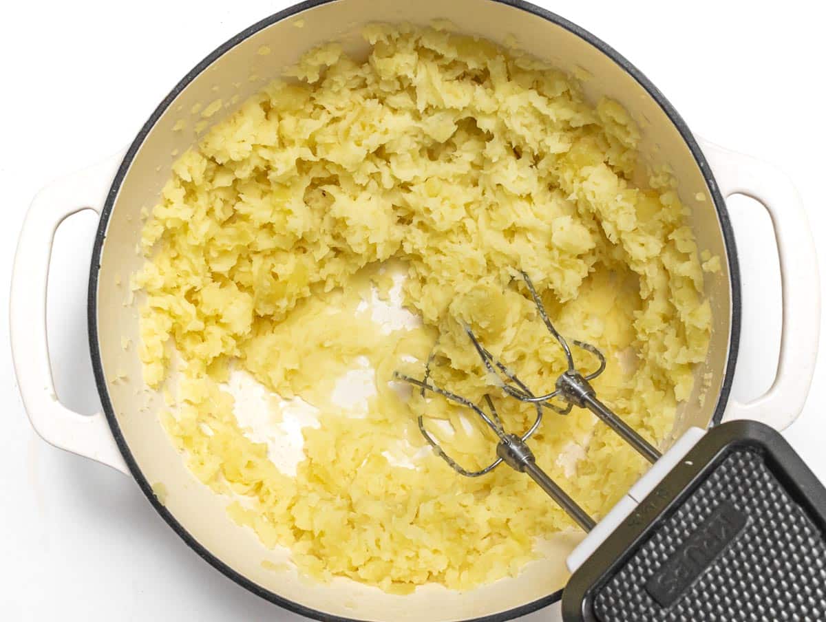 Electric whisk and cauliflower mash