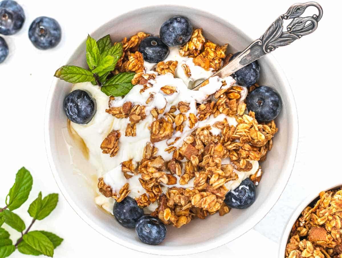 Granola with yogurt and berries