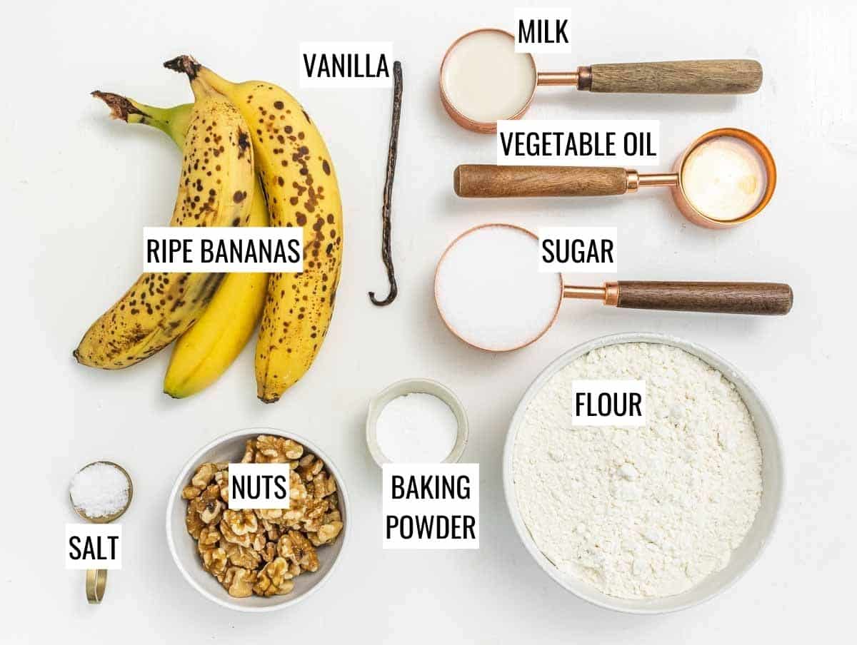 Ingredients  banana, flour and nuts