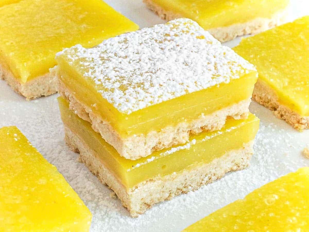 Lemon bars with powdered sugar