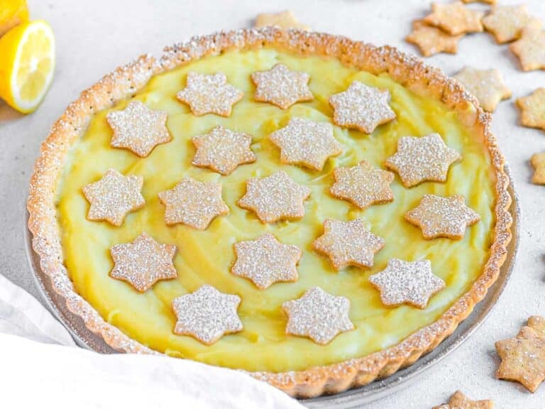 Lemon tart with stars