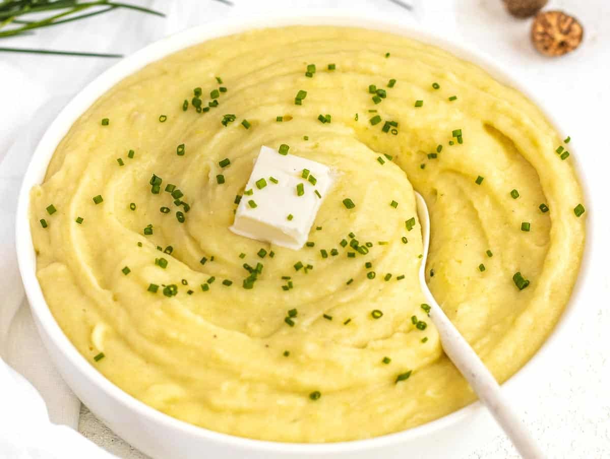 Mashed potatoes with spoon