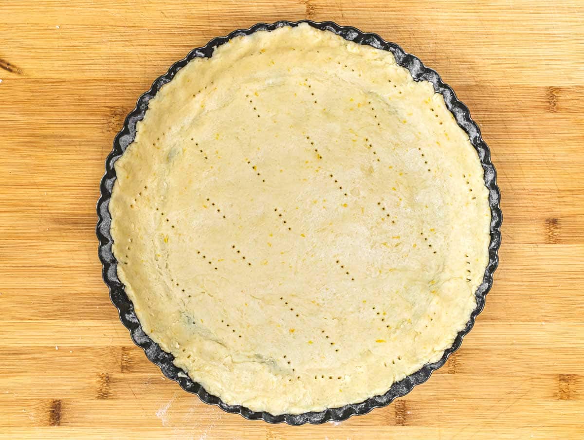 pie crust in a cake pan