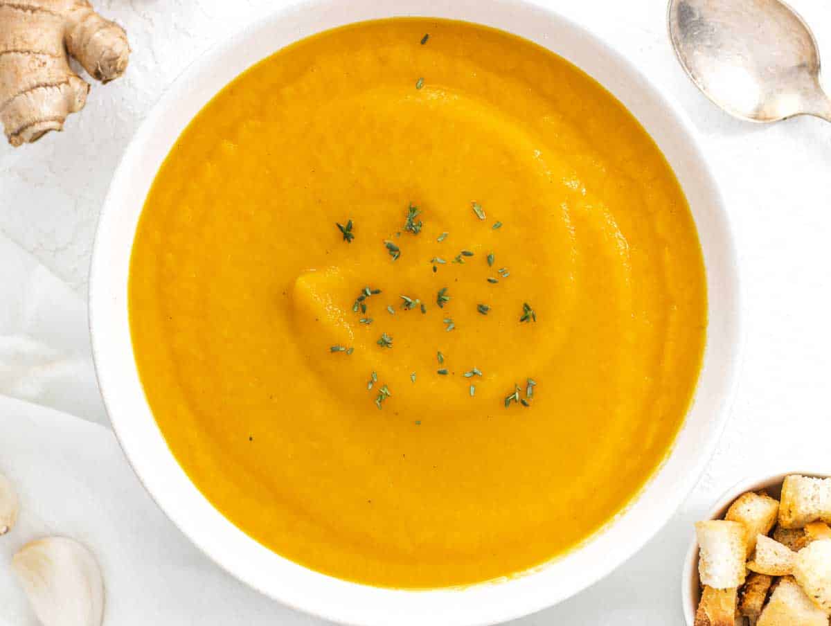 Carrot soup with thyme