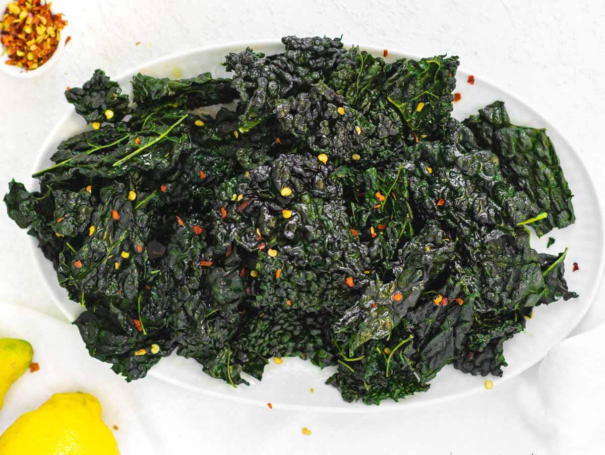 Kale chips with red pepper flakes