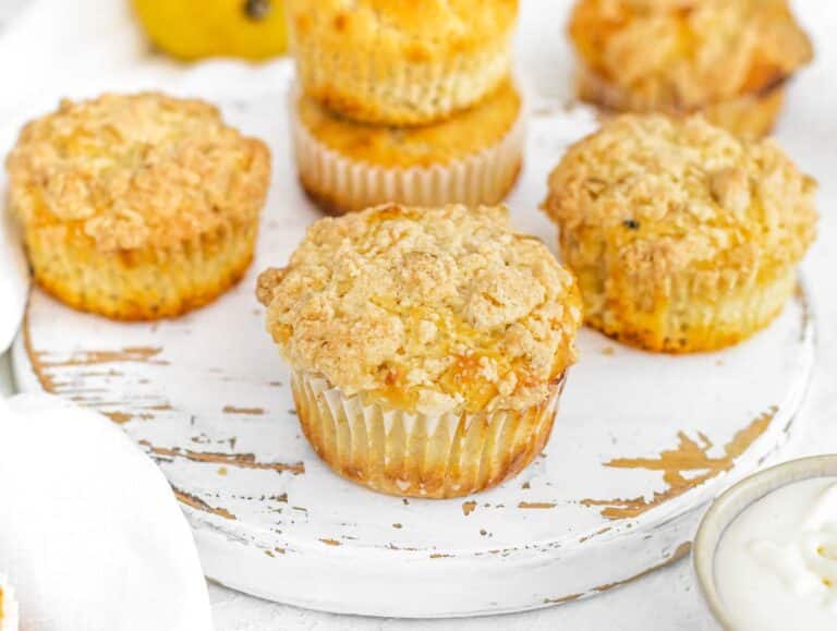 Lemon muffins with streusel