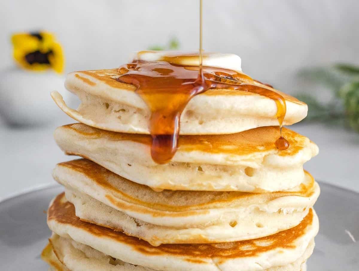 vegan pancakes with maple syrup