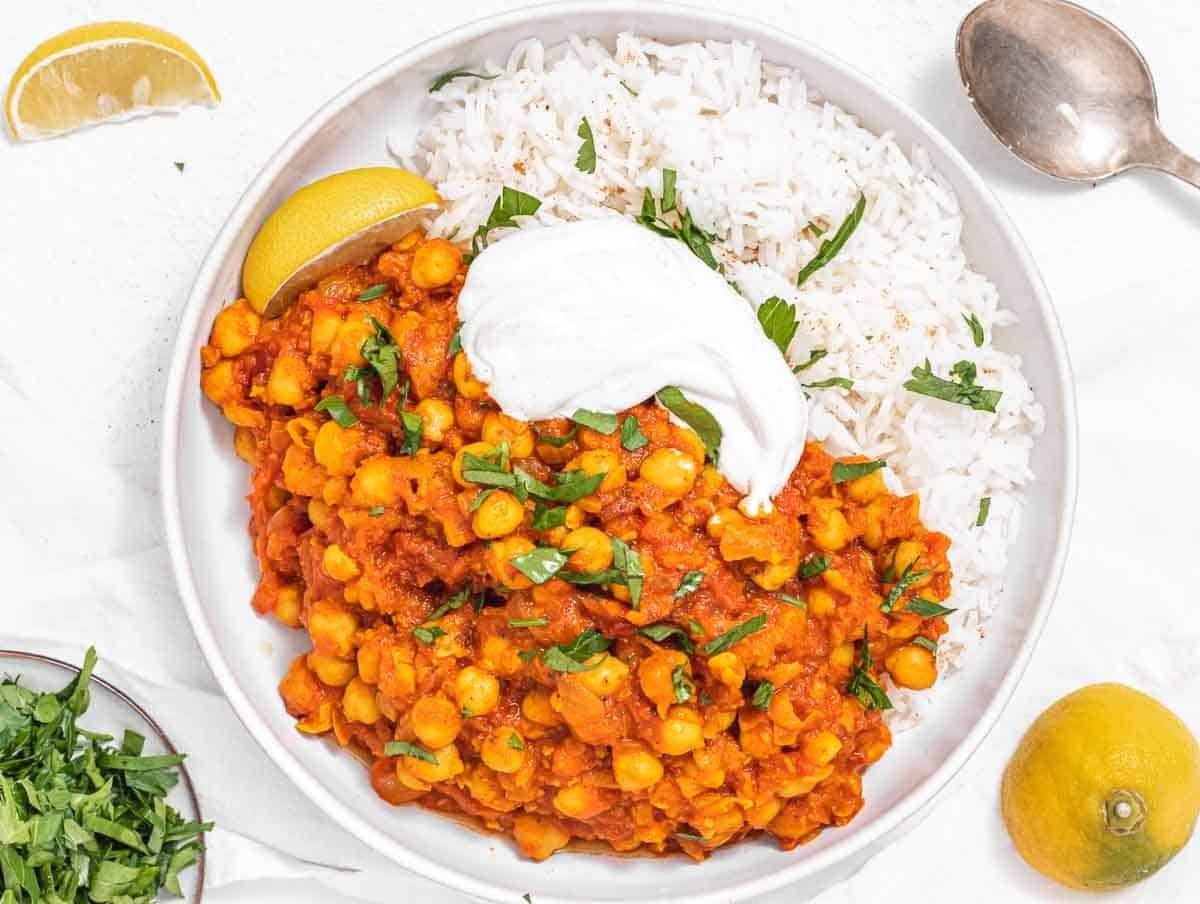 Chana masala with rice and yogurt